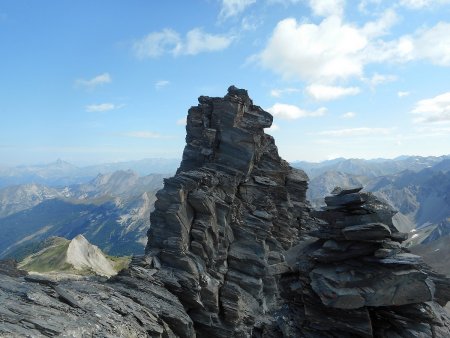 L’arête sommitale et le sommet non visible vu de l’antécime (3132m)