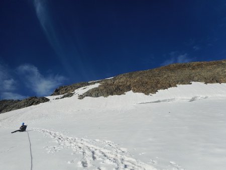 Au pied de la rimaye (bouchée sur la gauche)