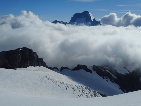 La Barre des Ecrins 4102m, le glacier des Rouies et ses crevasses