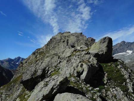 Aiguille de la Vache antécime - vue du col.