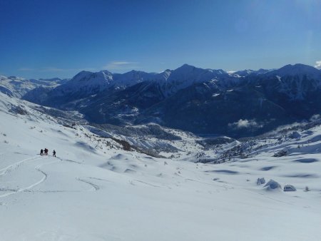 Au col 2350m : tout droit c’est le parking.