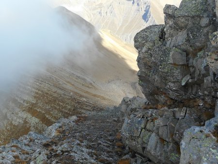 La grande vire pentue pour descendre de Roche Méane