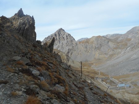 Descente de la Tête de Viraysse par le sentier un peu aérien