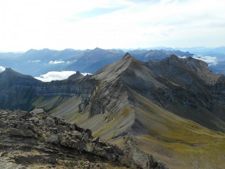 Sommet de la Pointe Nord de la Vénasque : le col et la Pte S de la Vénasque.