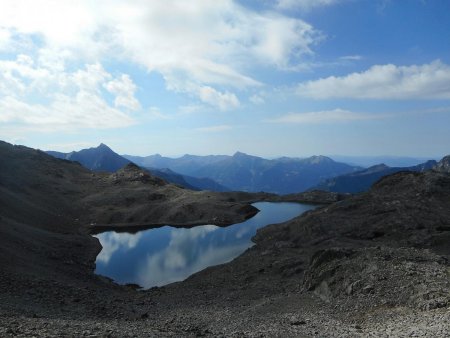 Au col du Veyre : lac de Crupillouse inférieur.