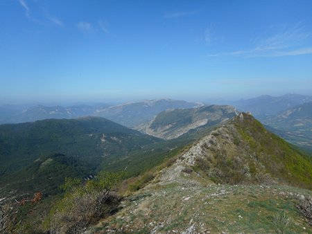 Sommet Roc d’Esculier : vers la forêt de Beynon entre les deux crêtes