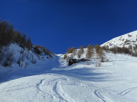 La combe étroite dans le rétro.