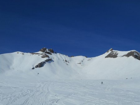 Descente : dans le rétro, les deux sommets, les deux faces de descente.