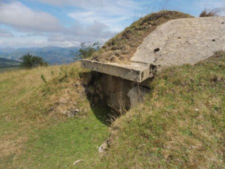 En début de crête d’Enekorri, un blockhaus.