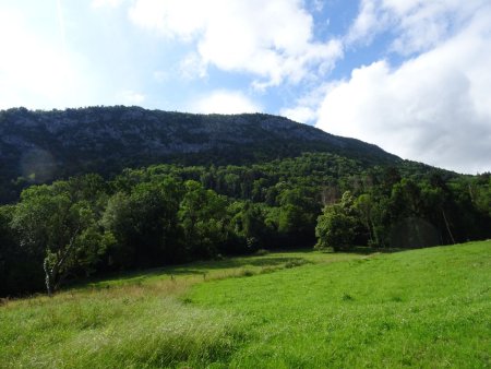 Au pied de la Montagne d’Entrevernes