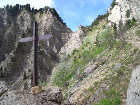 La première croix dans le Pas de l’Aiguille