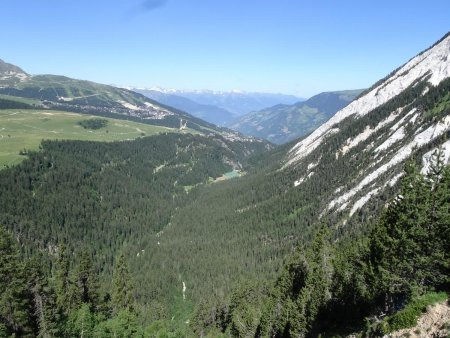 Tout en bas, le Lac de la Rosière