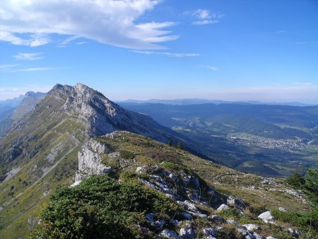 Sur la crête, son versant ouest