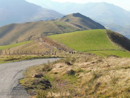 Toujours sur la piste de descente. En bout de massif, l’Handiagamendi