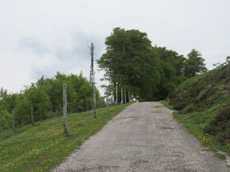 On arrive vers le haut de la traversée. Les antennes sont en vue.