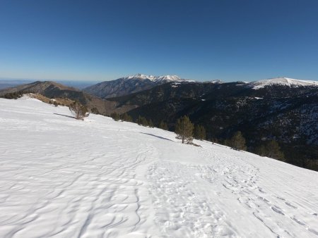 Regard arrière vers le col de Mantet et le Canigou