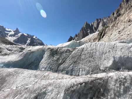 Séracs sur fond de Dent du Géant