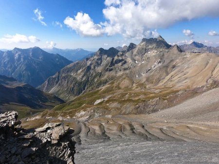 Vue vers la vallée de Champoléon et le Pic de Parieres