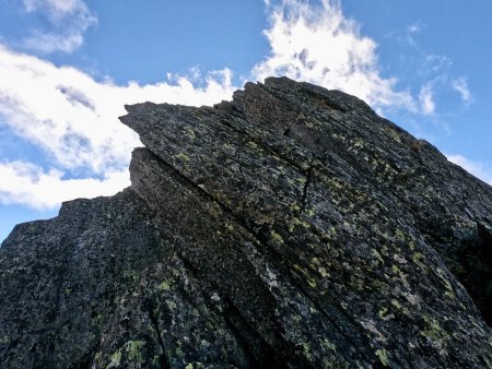 Regard arrière dans la descente du décrochage.