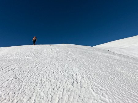 Au sommet de la butte, avant le ressaut final.