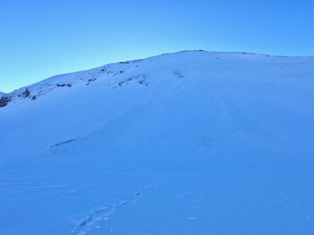 Regard arrière vers le Rougnou, ma trace est parfaitement visible.