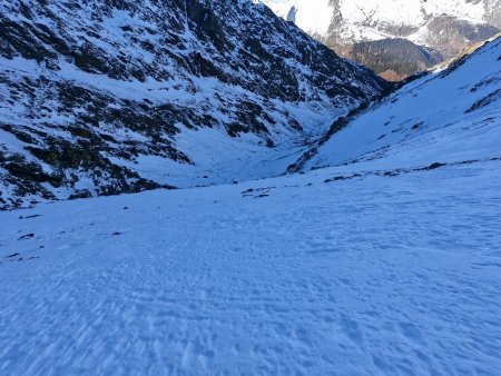 Belle ambiance dans la traversée, mais la glissade est interdite.