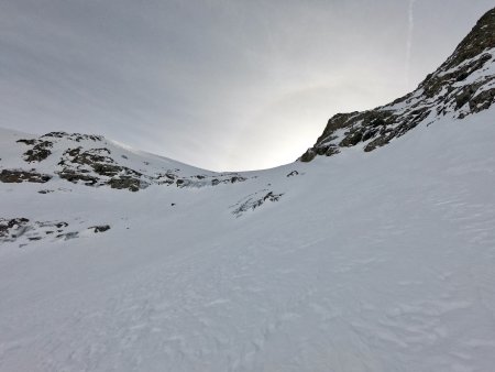 De la cuvette 2333, en contournant le verrou par la droite. Option déconseillée...