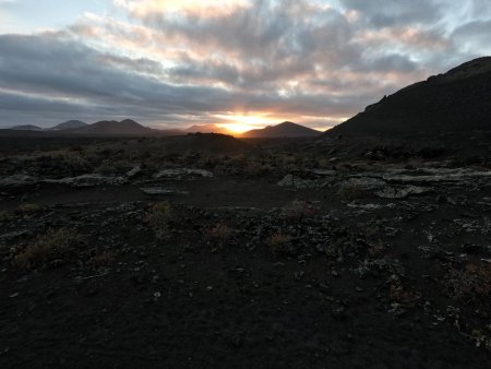 Lever de soleil, peu après le champ de lave.