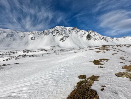 Grand Péric et son couloir Nord, en plein milieu de la photo.