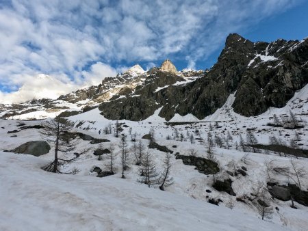 La Pointe de la Grande Sagne prend le soleil.