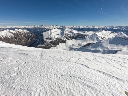 Le Viso se démarque nettement sur la ligne d’horizon.