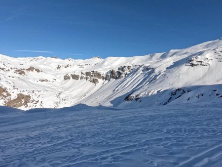 Vers la Barre de la Cabane et ses cascades de glace.