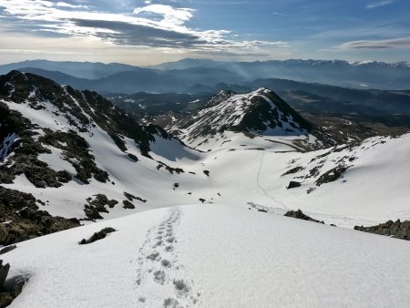 Vue au loin vers le Canigou et la Cerdagne.