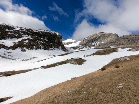 Vue vers le Vallonnet et la Face Sud-Est de la Tête de Plate Longue.