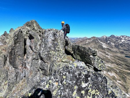 Sur l’arête.