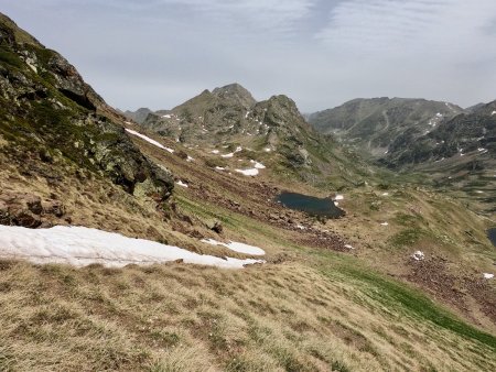 Descente du col 2698, la pente s’adoucit.