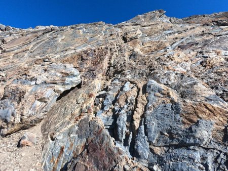 La partie rocheuse de la Pique Longue. Un véritable patchwork de couleurs