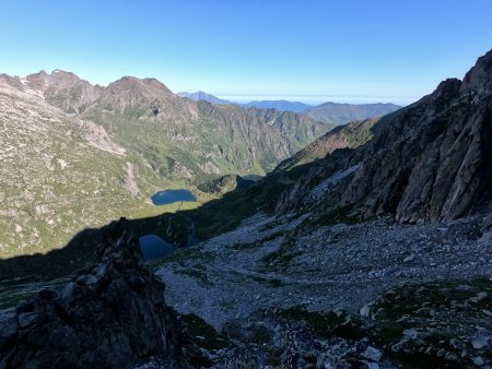 À la sortie de la cheminée, vue vers le grand pierrier traversé peu avant.