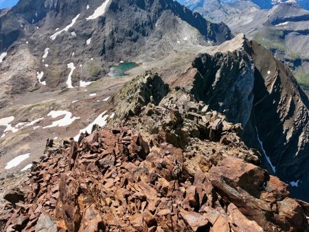 Regard arrière sur le parcours d’arête effectué.