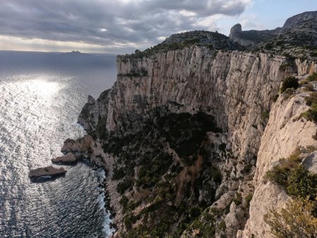 Vue sur la calanque du Devenson et la Grande Candelle.