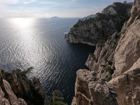 Vue du bord de la falaise au dessus du second rappel.