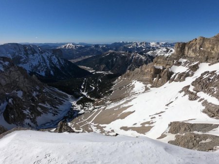 Cirque de la Jarjatte, les Trois Becs sont visibles au loin.