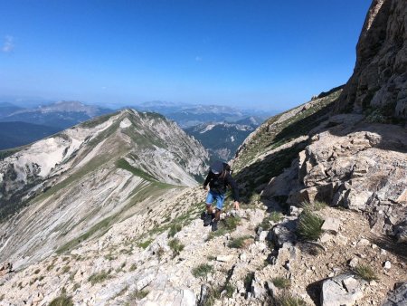 Progression vers le couloir d’accès à la vire supérieure