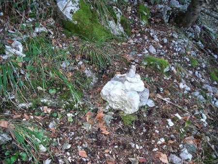 Cairn au bord du sentier