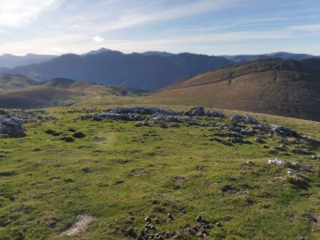 A présent, on va descendre côté sud vers le col de Landerre.