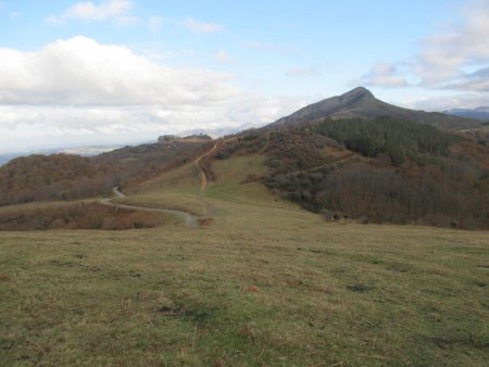 Et parfois on revient sur la piste. Au fond, c’est l’Artxuria.