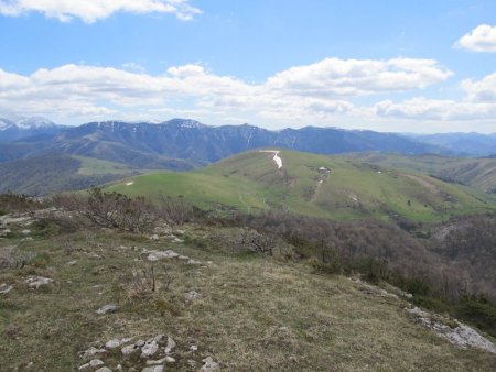 Vue vers le Bohorkortea et la crête Escaliers-Mendibel