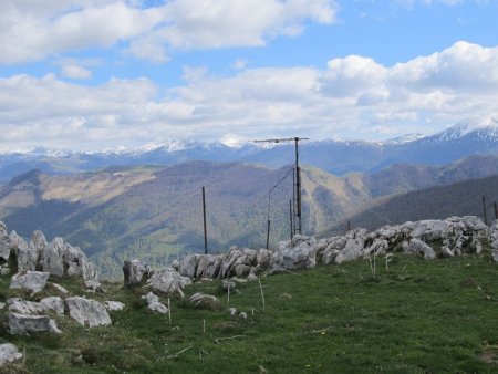 Petite antenne sur la crête (antenne du cayolar dessous)