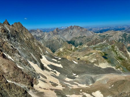 Panorama du sommet de la Pointe des Cirques 