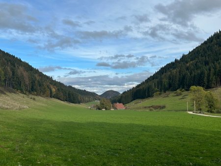 Au Théverot, en direction du village des Gras.